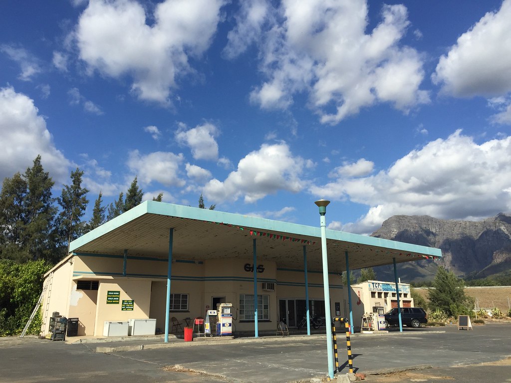 Rural pit-stop dressed / scenics / propped